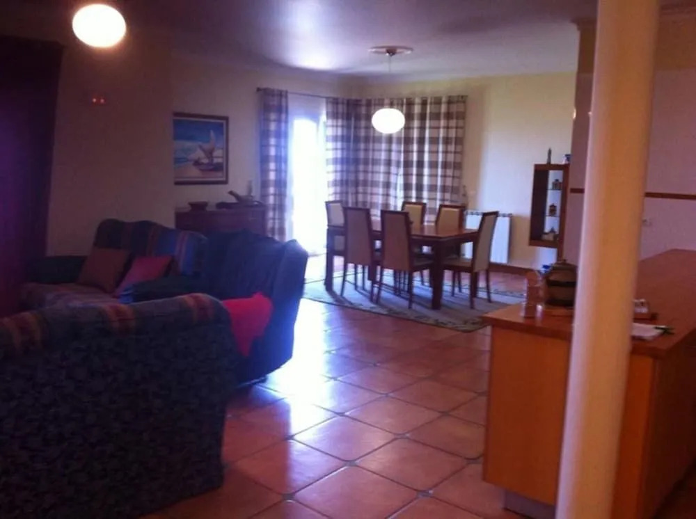 Pdelgada 3-bed House, Sleeps 6, Parking & Sea View