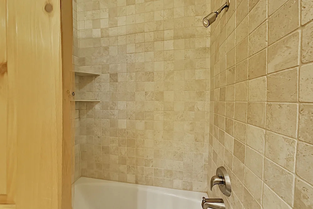 10917cin 2 Bedroom Condo