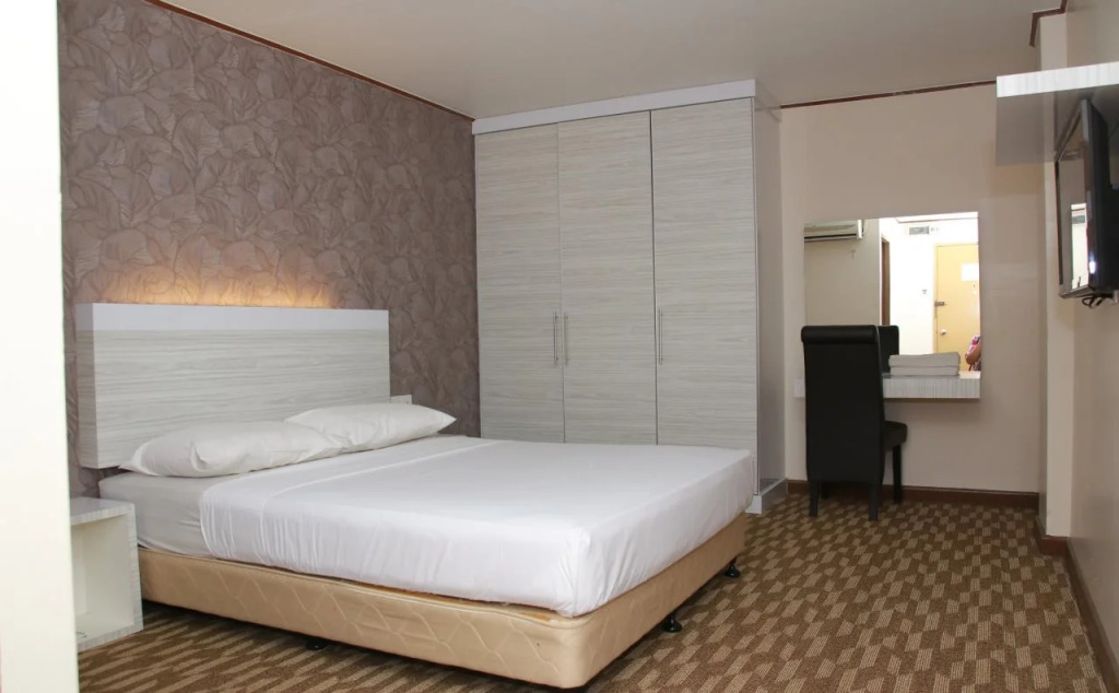 DE LA Hotel