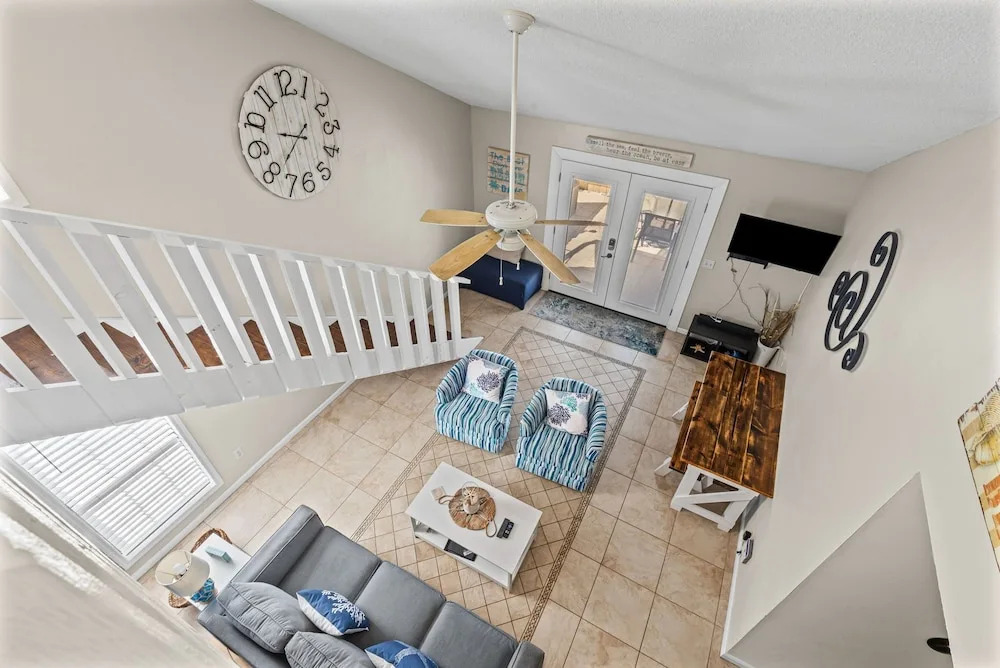 Sleeps 10, 4 Pools, Mini-golf Fun + Free Tickets: Dolphin Cruise & More