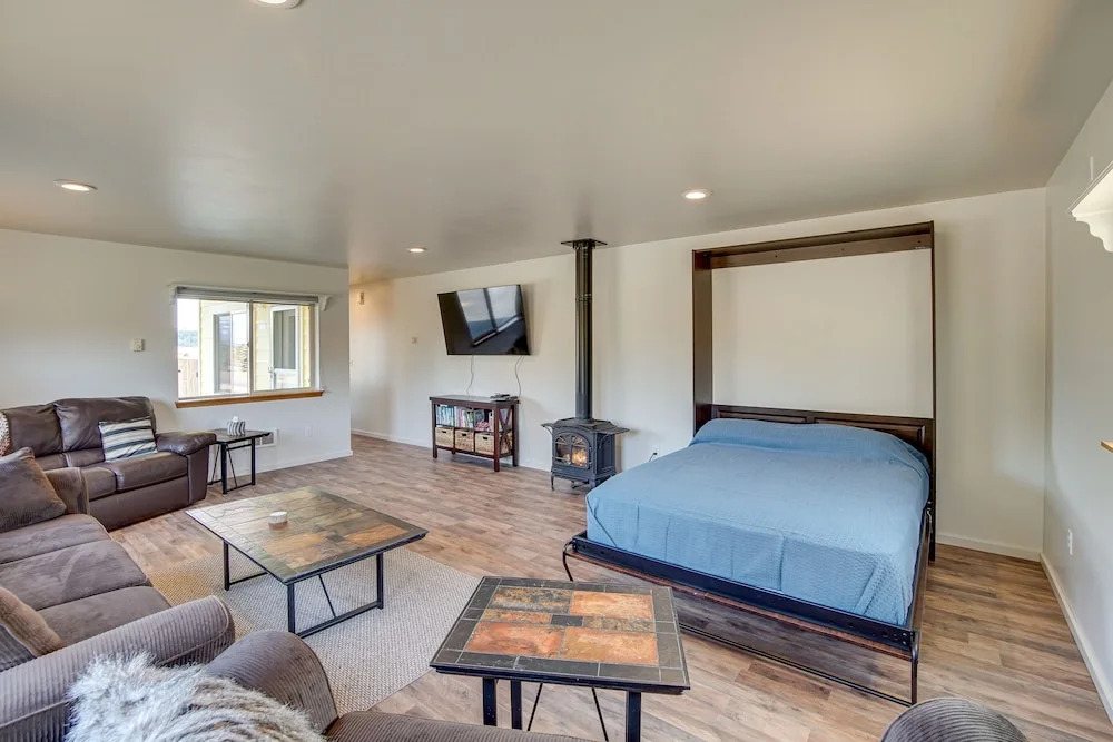 Charming Cle Elum Home w/ Patio: 5 Mi to Dtwn!