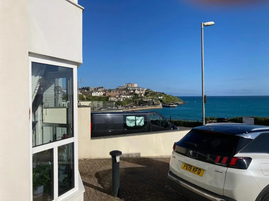 ONE BED APARTMENT GROUND FLOOR ONE MINUTE walk TOWAN BEACH FREE PARKING