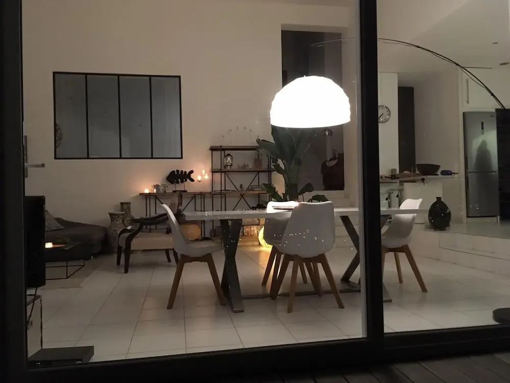 Spacious Villa in Toulon with Private Pool