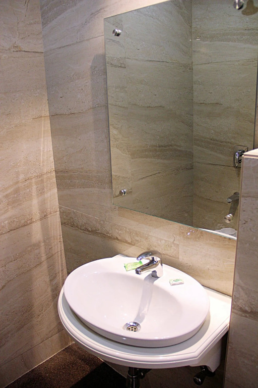 Hotel Taj Heights
