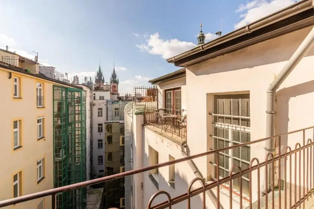 Templová 7 - Old Town Large Apartment with Terrace