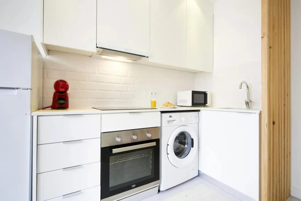 ALTIDO Modern Lisbon Flat for Business or Leisure