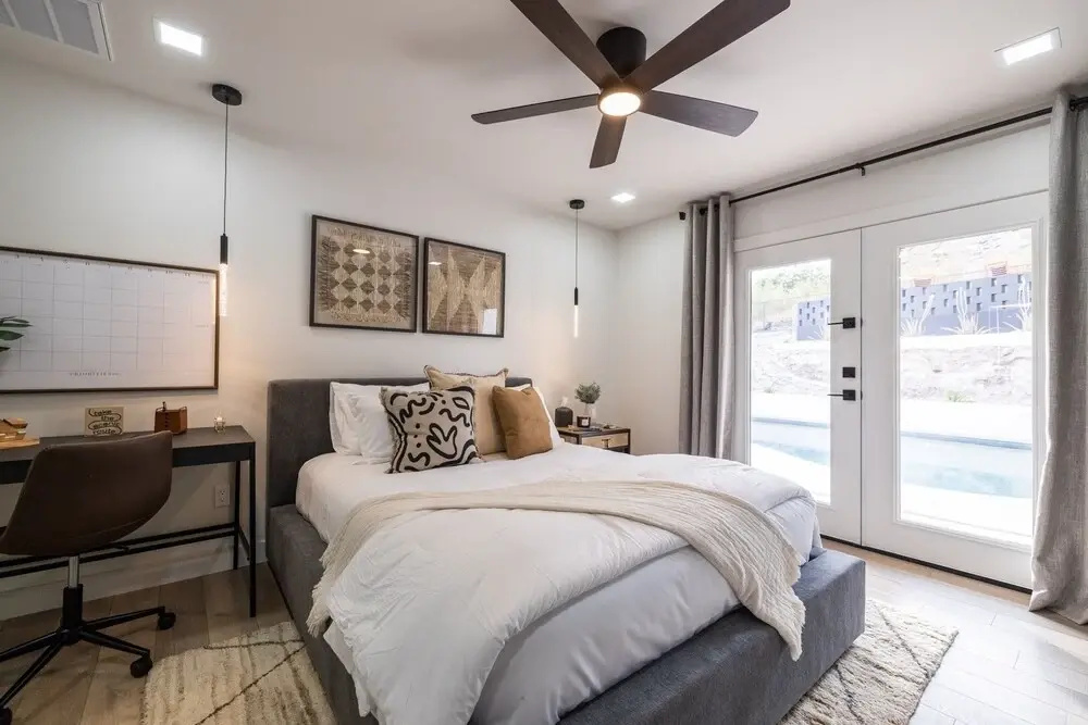 Phoenix 22nd St 4 Bedroom Home by RedAwning