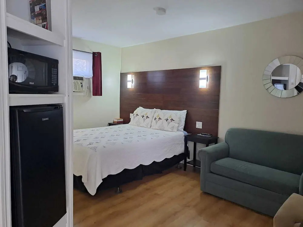 Three Island Motel