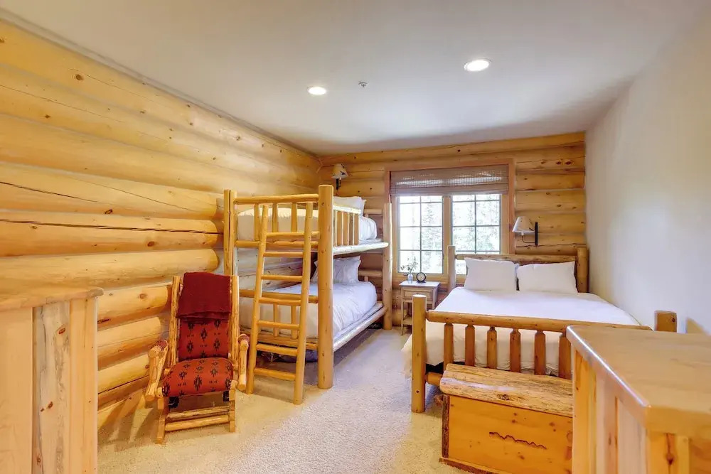 Ski-In/Ski-Out Mountain Village Condo w/ Hot Tub