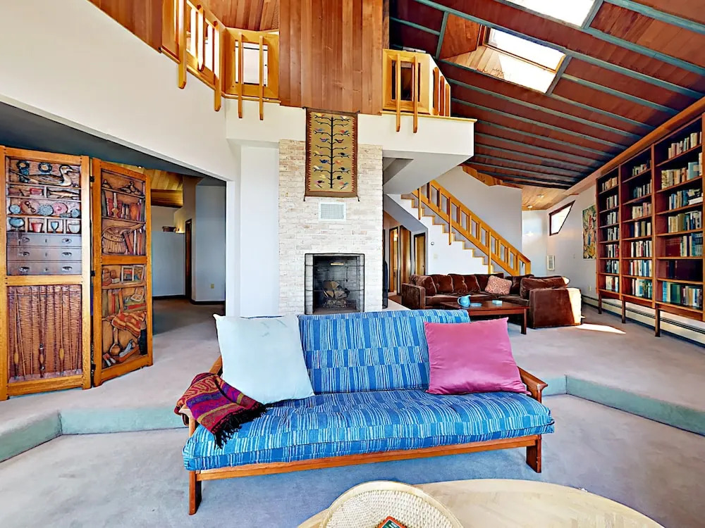 Oceanfront 4br On 10 Acres W/ Decks 4 Bedroom Home