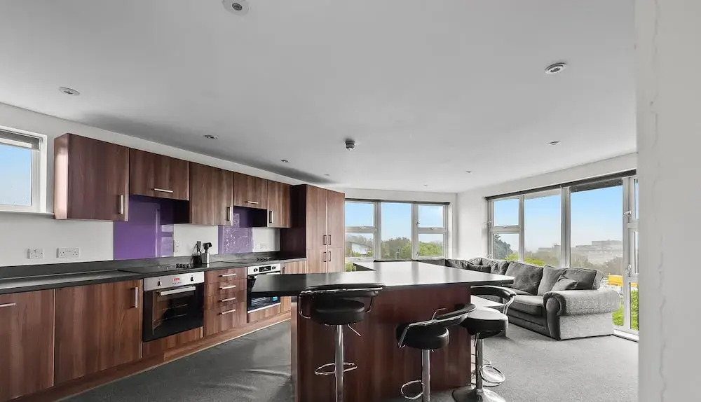 8 Bed Apartment @ Derriford Stays by Pureserviced
