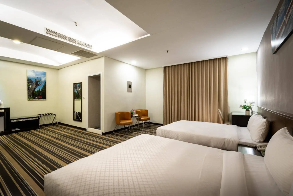 Yoyo Hotel