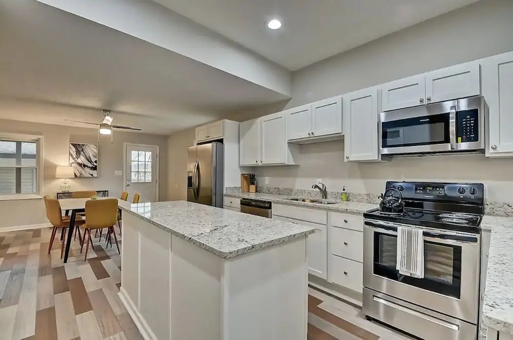Spacious 6BR/3BA House w/ Parking! Sleeps 20!