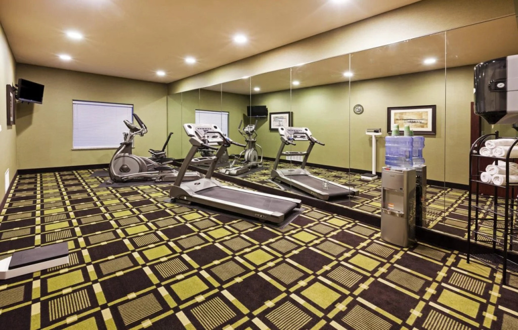 Holiday Inn Express & Suites Brady by IHG