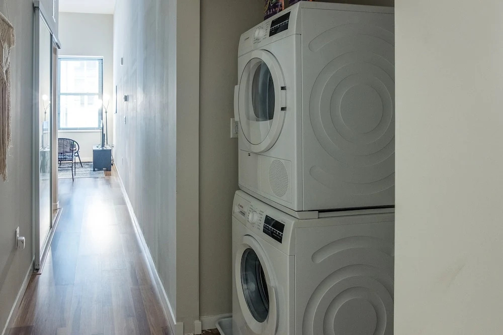 1 BR & 2 BR Apt in Central Business District by Frontdesk
