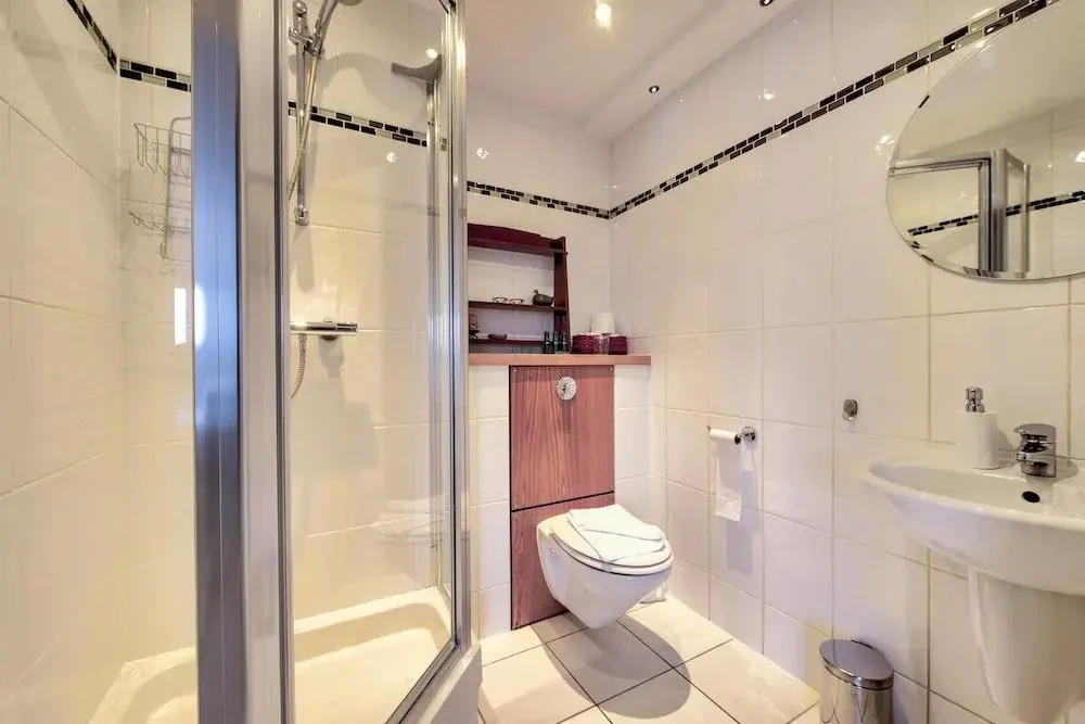 Beautiful 3Bdr Home With Private Roof Terrace