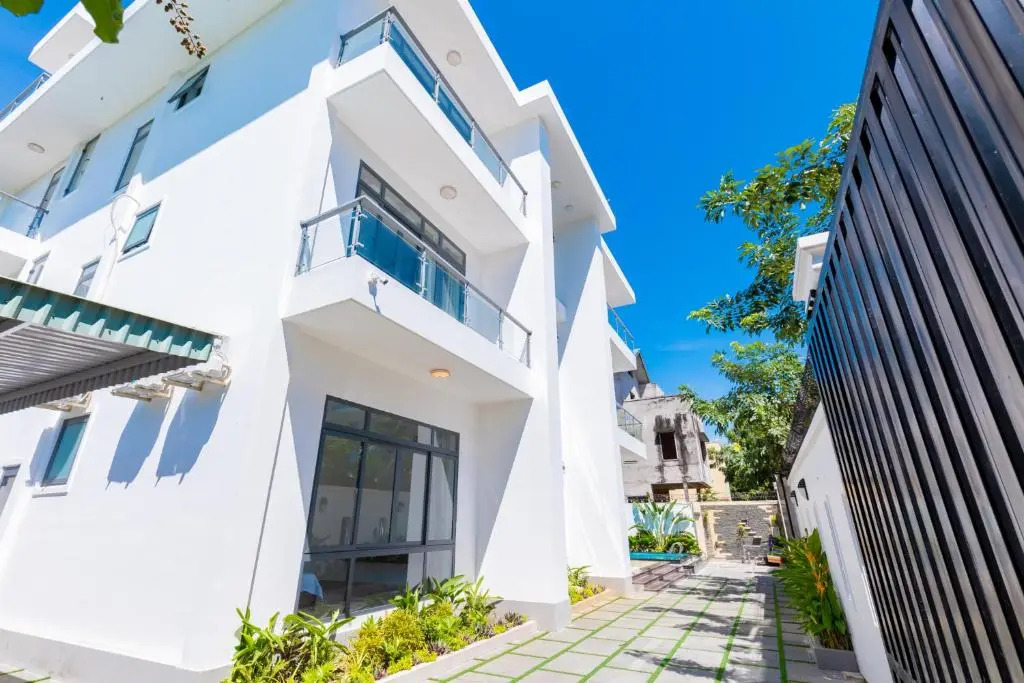 Palm Villa 34 ( Luxury Villa with 17 bed room, karaoke & bida inside)