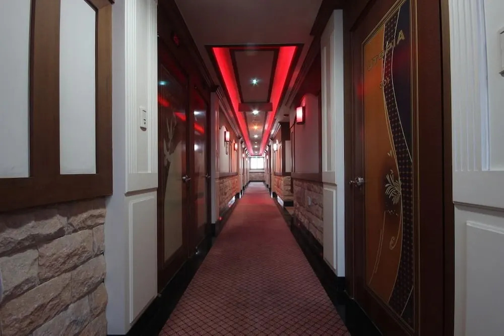 Utopia Hotel