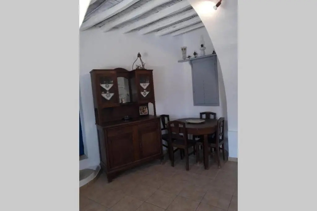 Antigonis traditional house in lefkes village