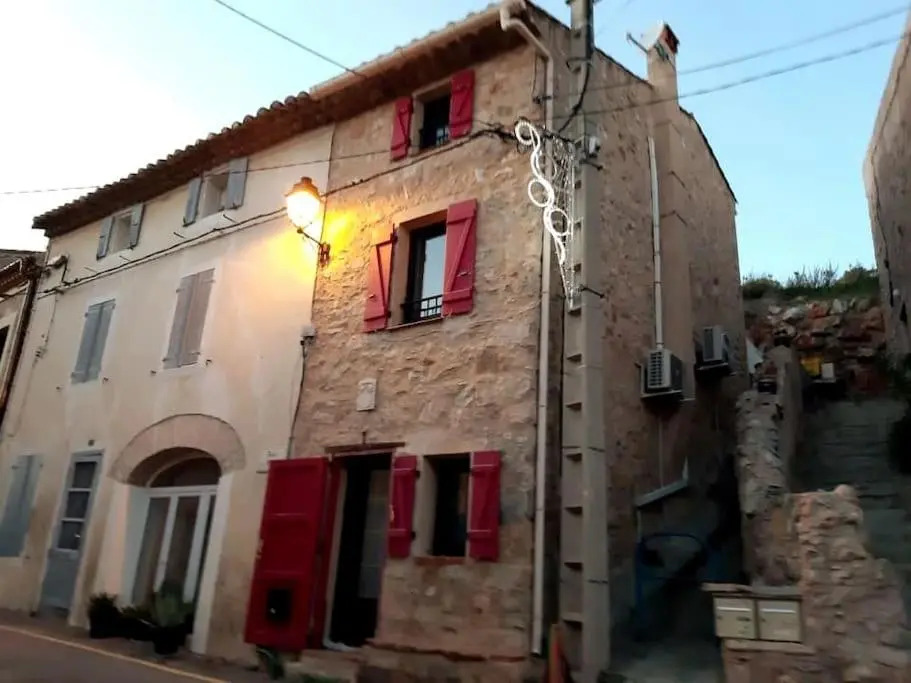 Jolie maison village 4 couchages &Terrasse à Fitou