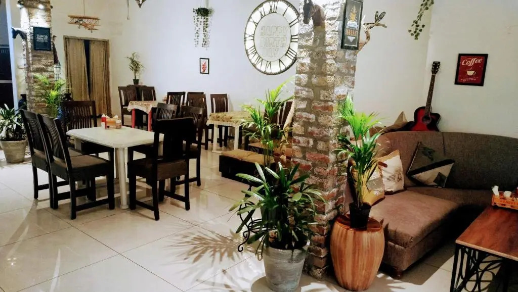 RANGBAARI STAYS & CAFE