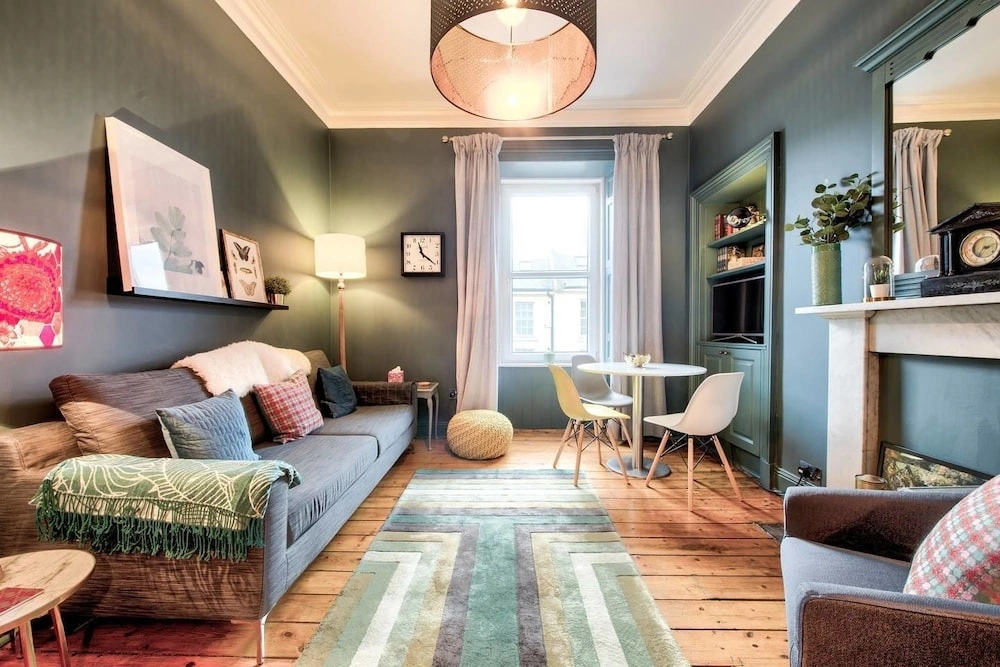 Stylishly Presented City Centre Apartment