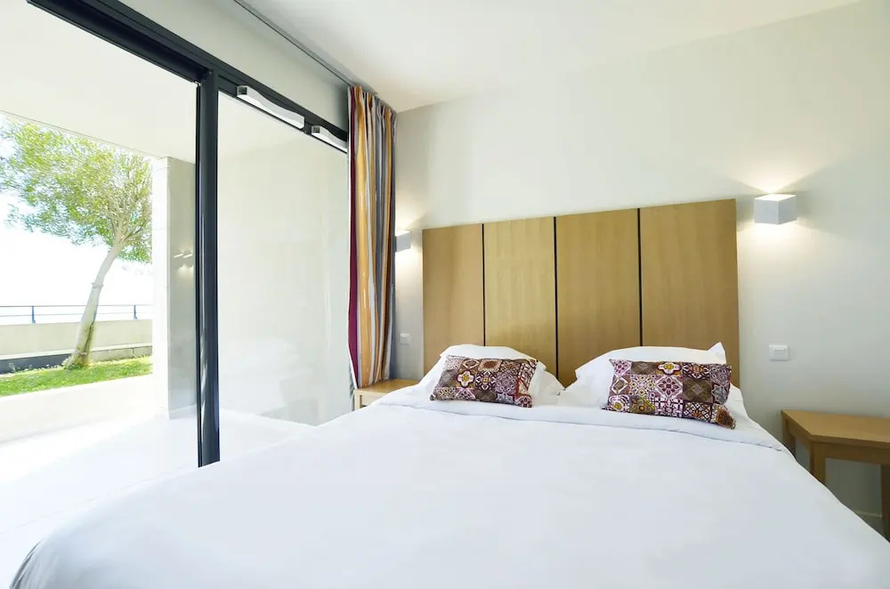 Hotel Eza Vista