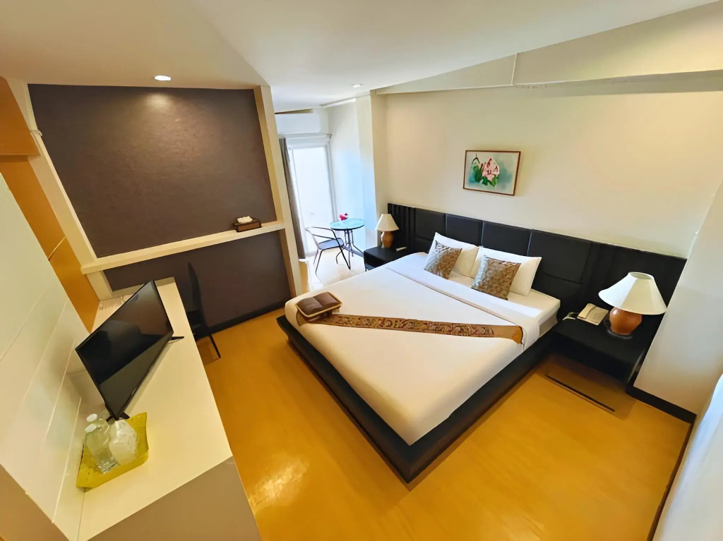 Charoenchit House