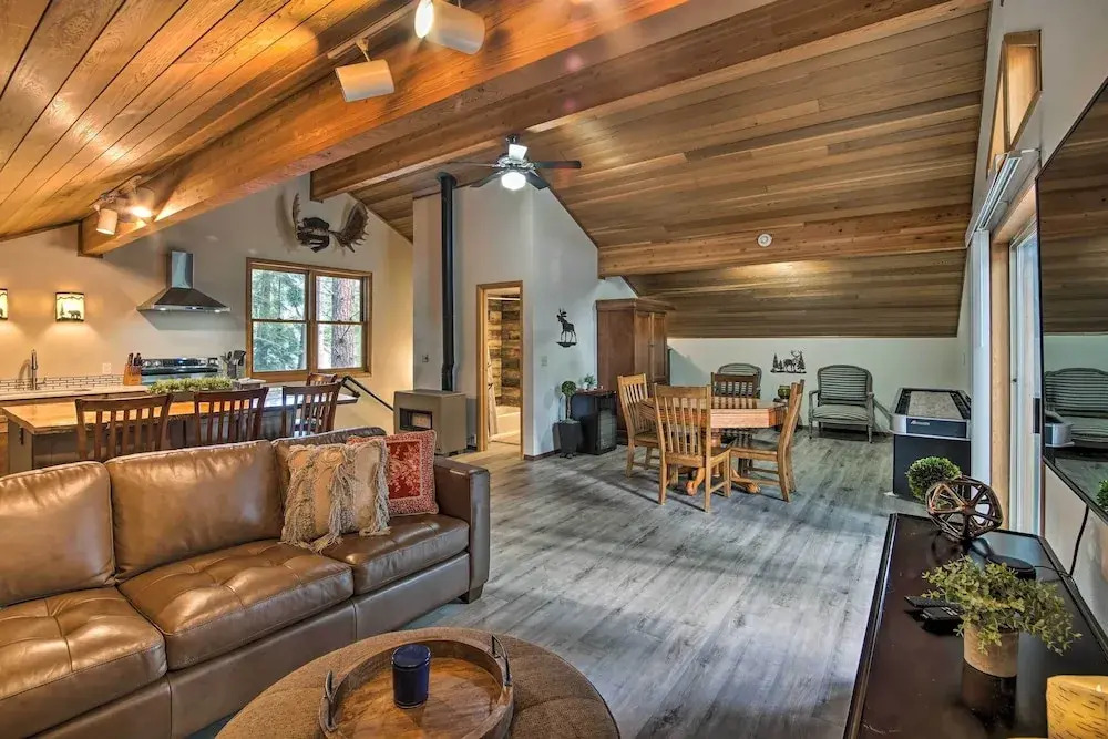 Modern Cabin - 2 Mi to Speelyi Beach!