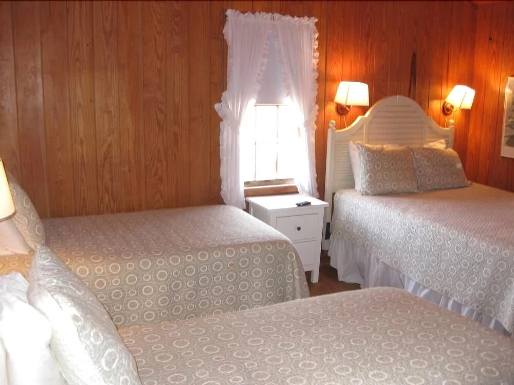 Granny's Beach House - 6 Br Home