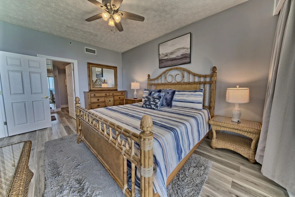 Spacious Tropical Condominium at 17th Floor with Beach and Pool Access - Unit 1707 by RedAwning