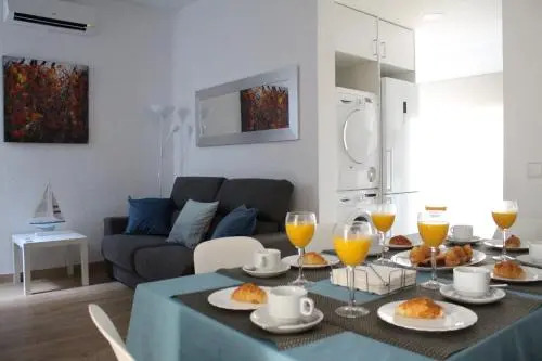 Metro & Beach Apartments