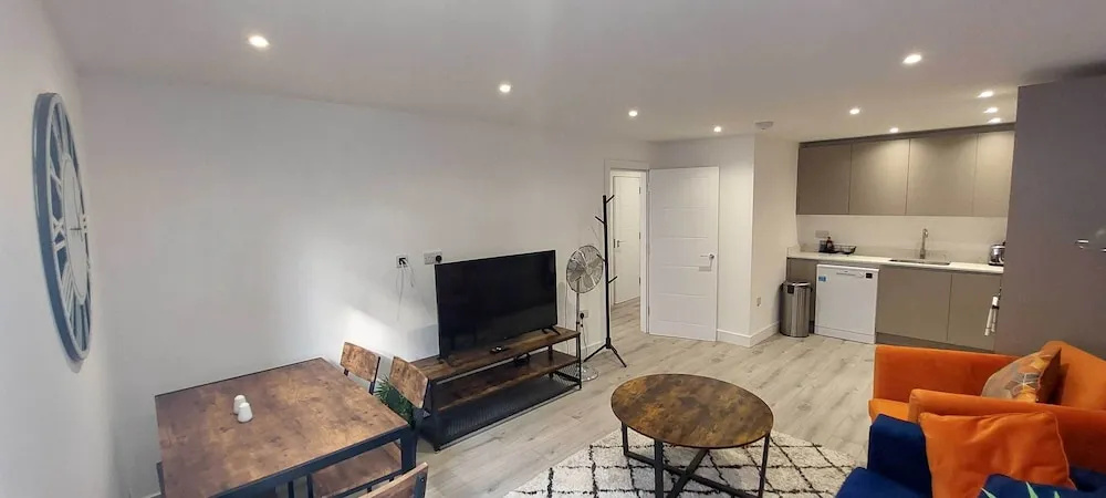 Modern 1 Bedroom Apartment Town Centre Camberley
