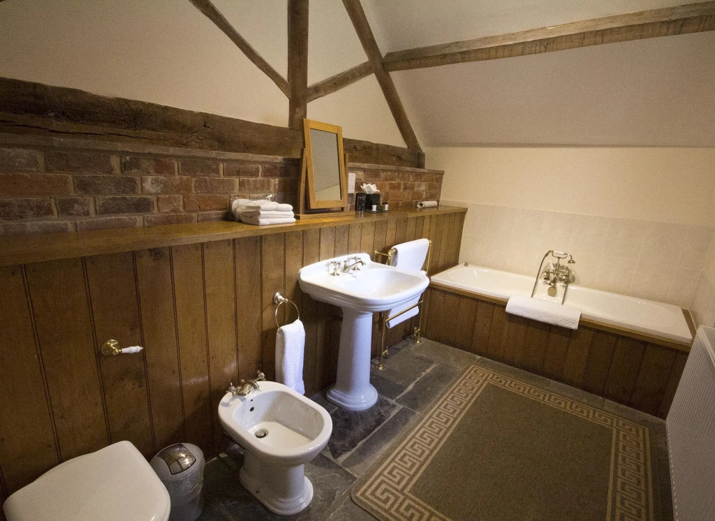 Old Downton Lodge