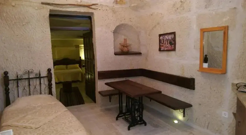 Oddest Cave Suite Aparts