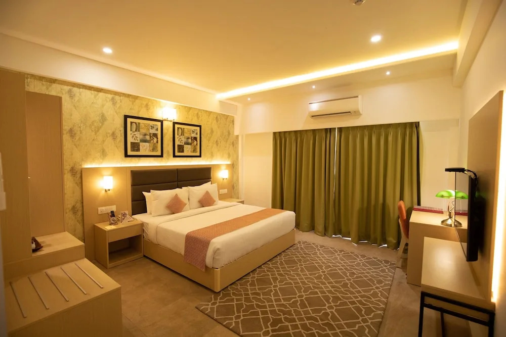 Tripli Hotels Shourya Residency