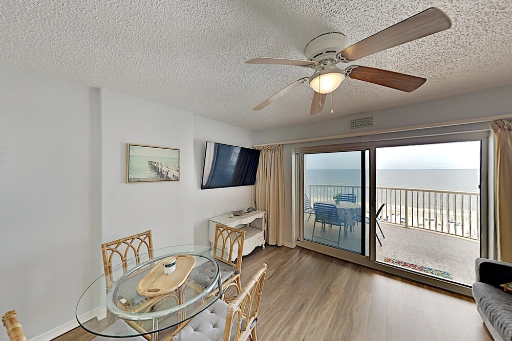 Gulf-front Getaway W/ Pools & Private Balcony 1 Bedroom Condo