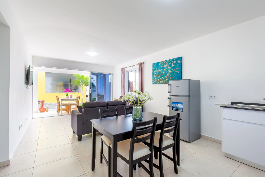 Jan Thiel's Hidden Gem! 2BR Apt W/ Pool & Free Parking