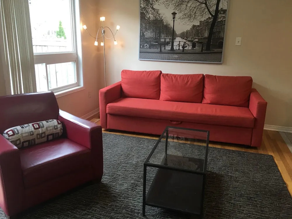 Pelicanstay in Churchill Meadows