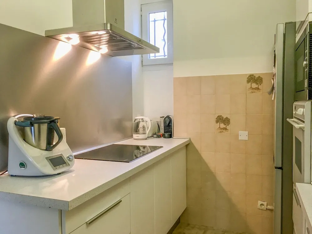 Authentic and beautiful one bedroom apartment with sea views