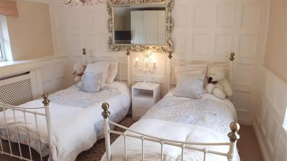 Angel Cottage 2