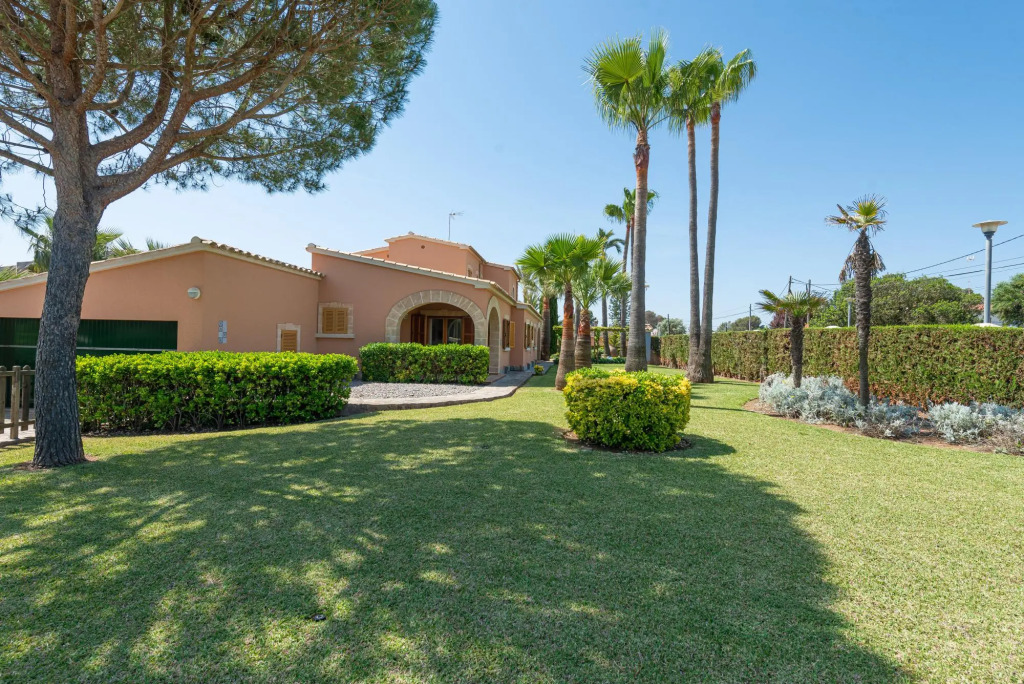 Mulholland Villa
