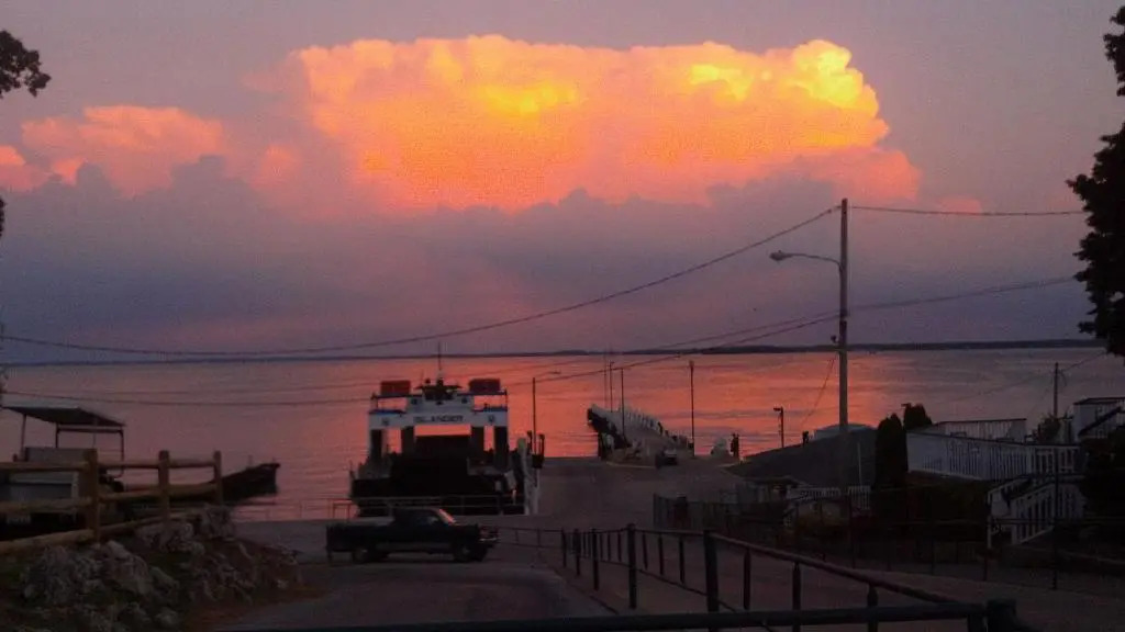 Island Club #105