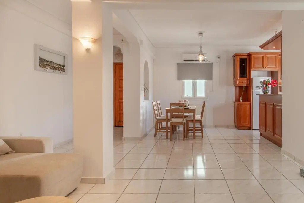 Eleni's Seaview House