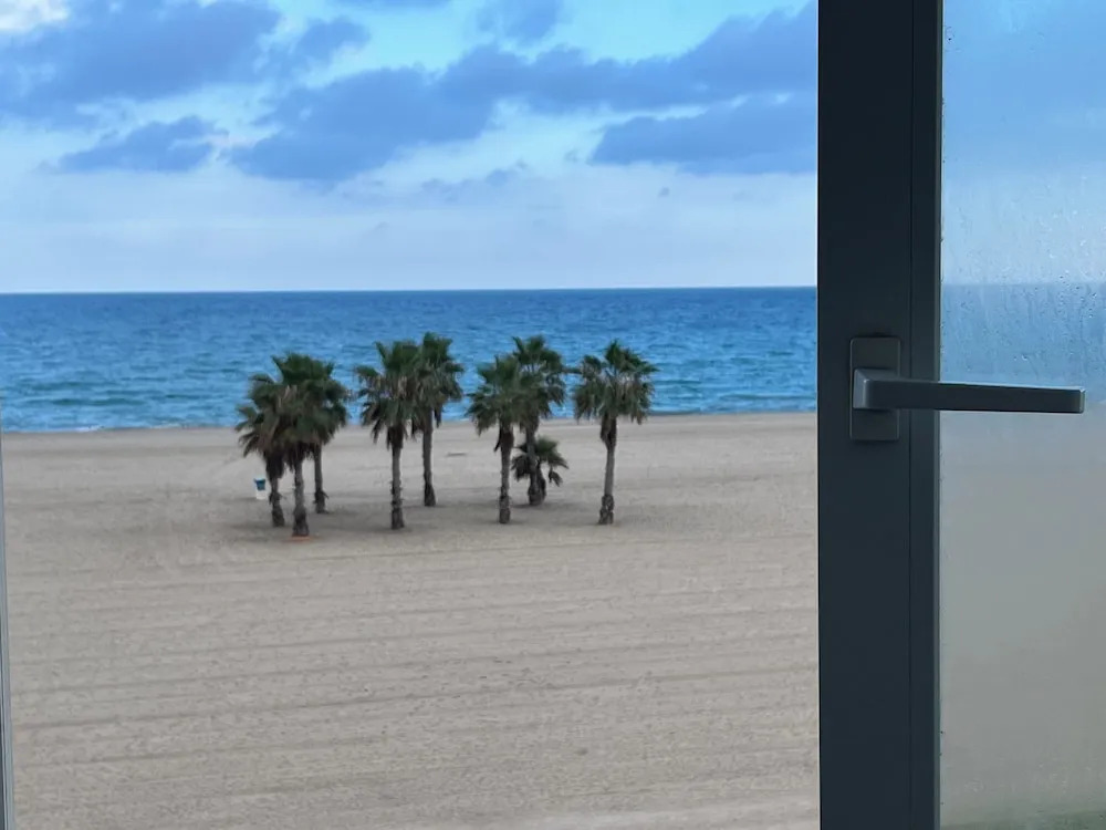 Two Bedroom Apartment on Front Line Of The Beach