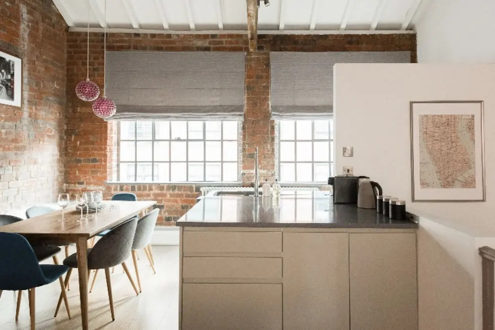 The Warehouse Loft - Trendy Converted Warehouse 3BDR