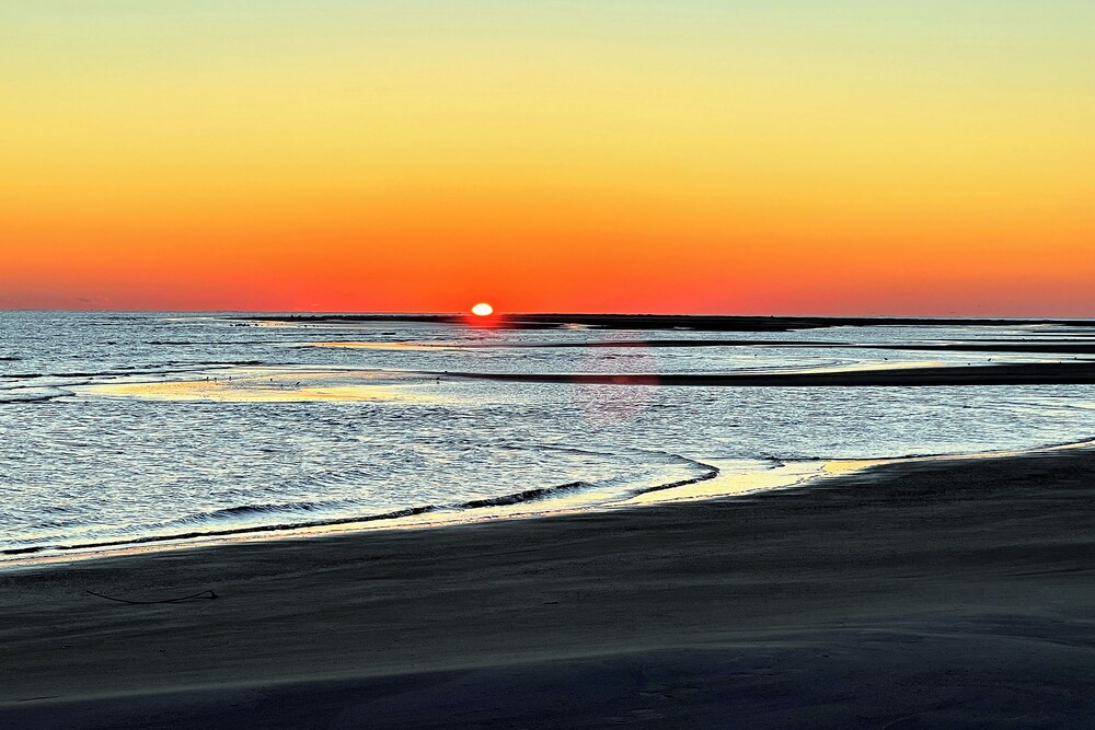 Beachfront Saint Helena Island Condo w/ Amenities!