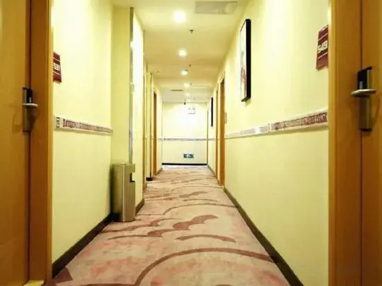 Elong ME Hotel (Guangzhou Panyu Shigang Pedestrian Street)
