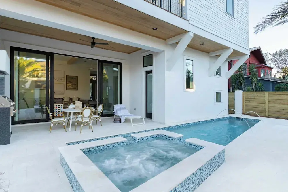 Rendezvous by Avantstay Modern Haven w/ Game Room, Roof Top, Pool & Close to Beach!