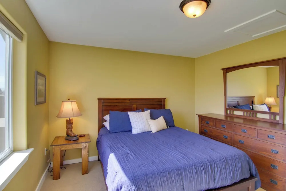 Bozeman Condo w/ Grill ~ 2 Mi to Hot Springs!